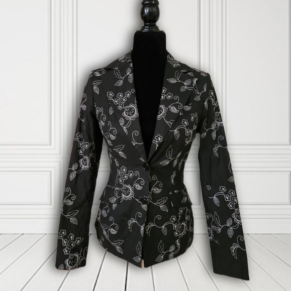 \id. Collection Embroidered Blazer - Picture 1 of 6